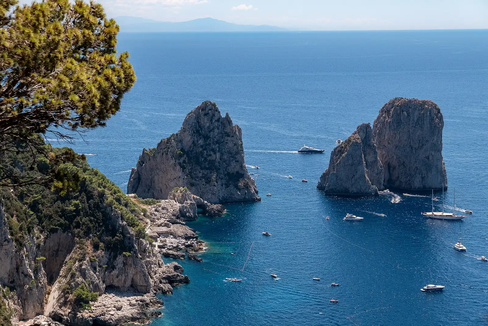 I Faraglioni e il mare di Capri