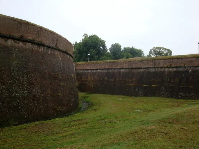 Ein Abschnitt der Stadtmauer von Lucca