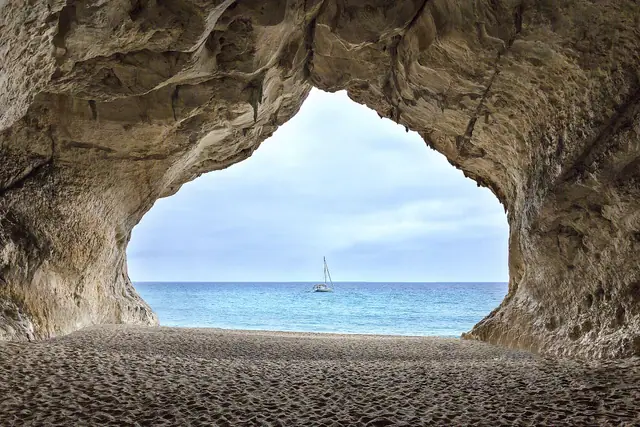 Cala Luna und die Felswände am Golf von Orosei